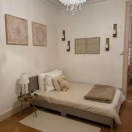Elegant D Artiste Apartment *